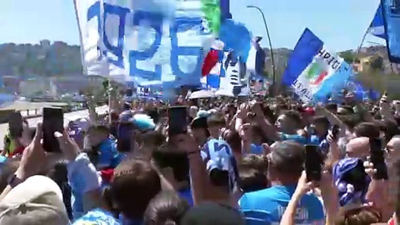 Napoli - Ambiance de folie pour la parade des champions d'Italie