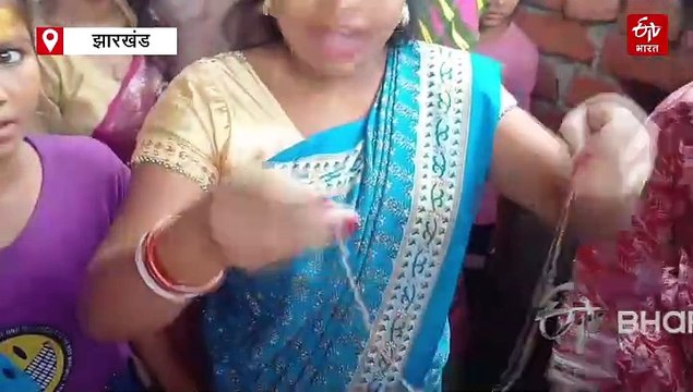 मंदिर में चेन स्नैचिंग करते युवती को महिलाओं ने रंगेहाथ पकड़ा, पिटाई के बाद पुलिस को सौंपा