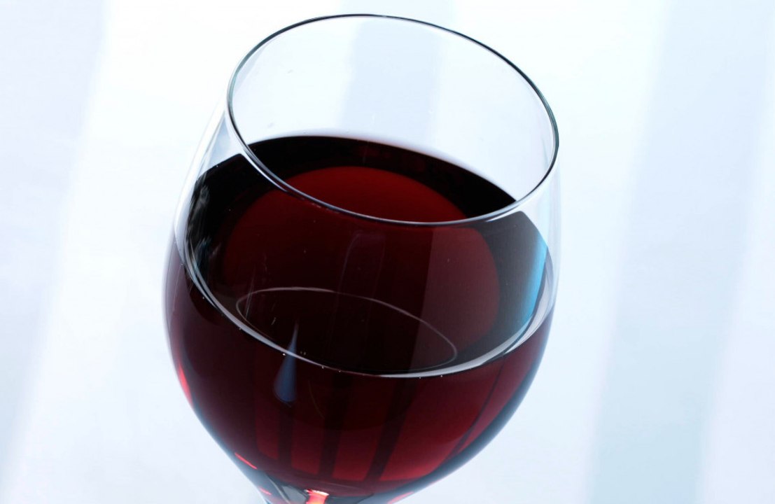 Drinking red wine helps people stay youthful