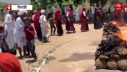 भीषण गर्मी में साधु कर रहे अग्नि तपस्या, भक्त भी नंगे पांव लगा रहे फेरी