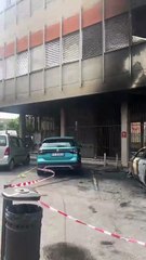 Montecatini, incendio nei pressi di un palazzo dismesso, auto bruciate
