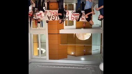 Els sindicats ocupen la seu de la patronal valenciana per a fer una crida a la vaga general