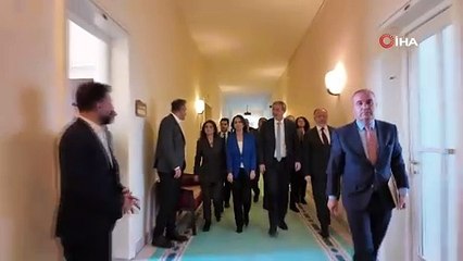 DEM Parti MHP'yi ziyaret etti, Bahçeli DEM'lileri kapıda karşıladı