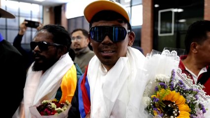 Un guía nepalí logra un récord mundial con cuatro ascensos al Everest en dos semanas