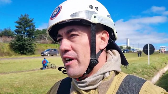 Conforme oficial, colisão entre três caminhões e 'carro prensado' poderia ser muito grave, mas vítimas tiveram lesões leves