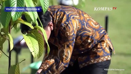 Potret Wapres Gibran Tanam Pohon Ulin di IKN