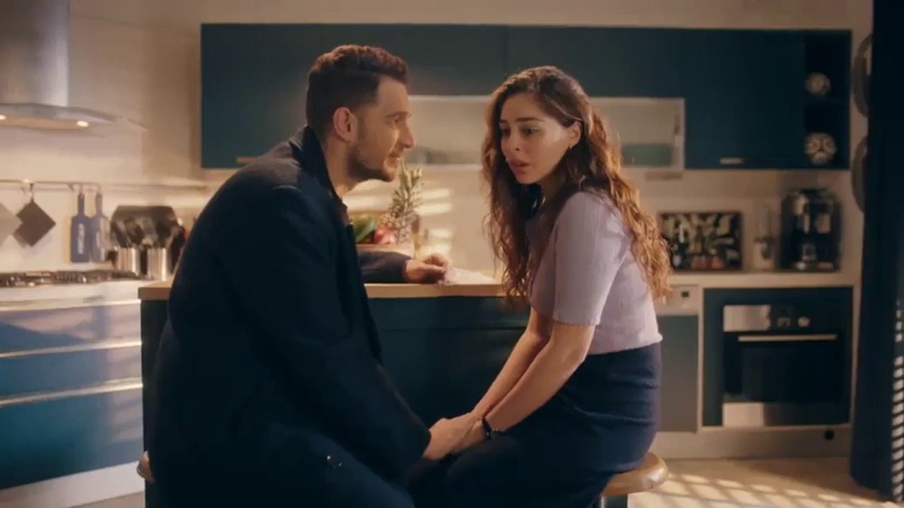 31. Lost In Love ❤️ Perdidos En El Amor. Capítulo 31 Audio ESPAÑOL HD. (Sakla Beni). Con Uraz Kaygılaroğlu, Cemre Baysel, Asude Kalebek, Baran Bölükbasi.