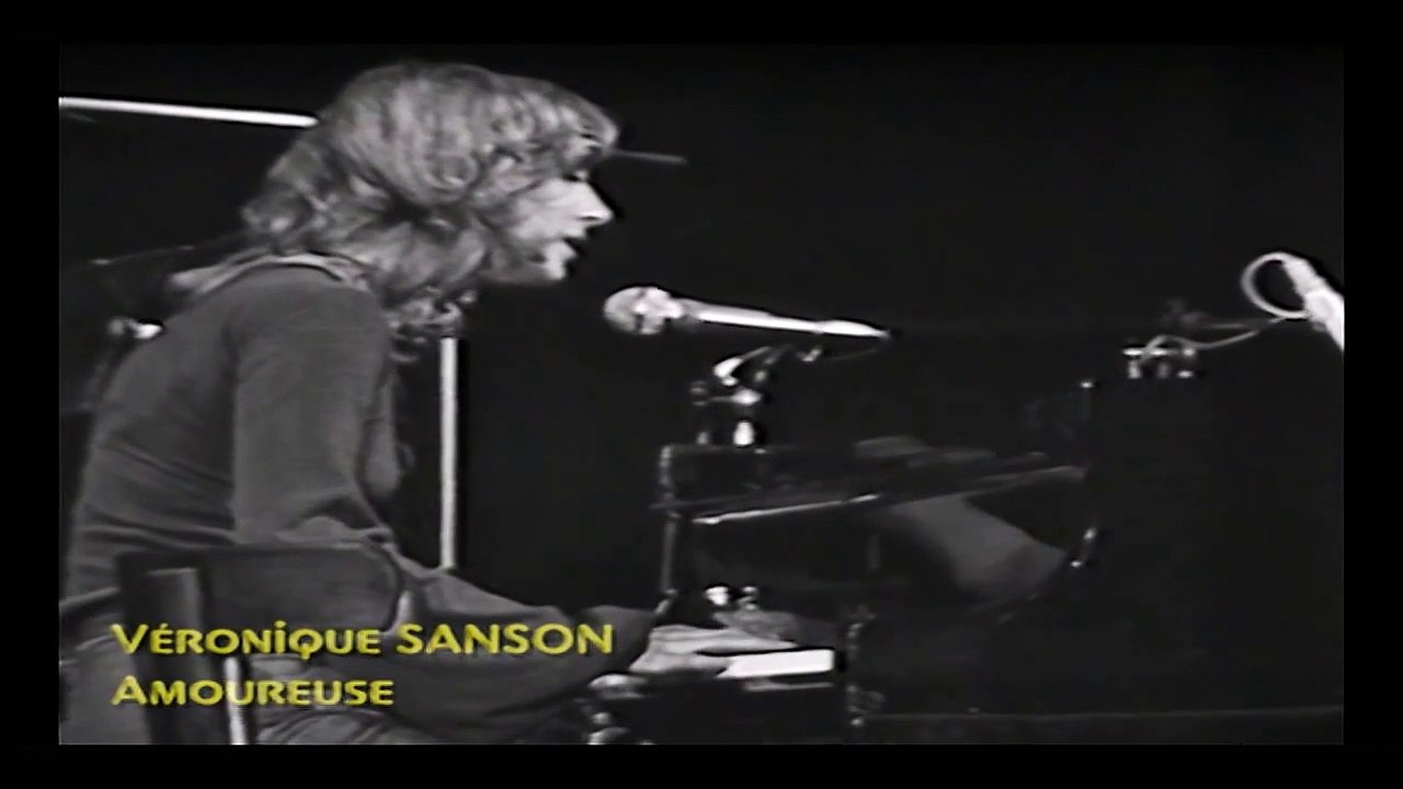 VÉRONIQUE SANSON — AMOUREUSE – (Gary Osborne, Véronique Sanson / Véronique Sanson) ～ Tour de chant (3 novembre 1972) | LES JOLIES DEMOISELLES DE LA CHANSON FRANÇAISE DES ANNÉES 70 | VOLUME 1