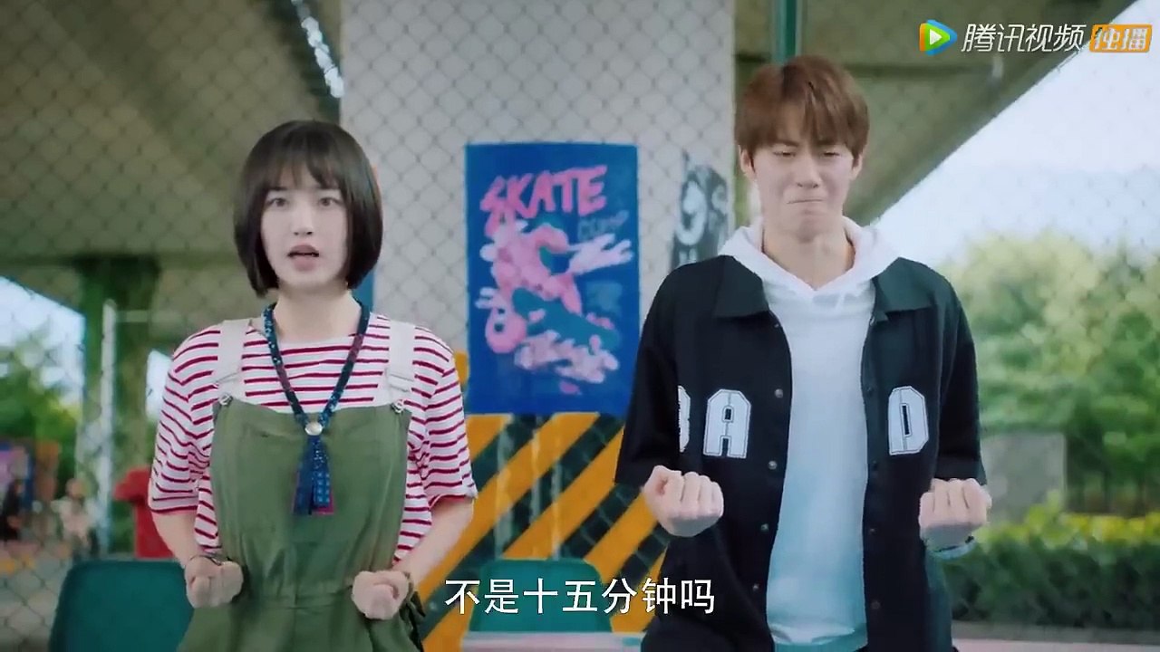 The stupid newcomer student tries to challenge the popular guy but instead he secretly falls for her