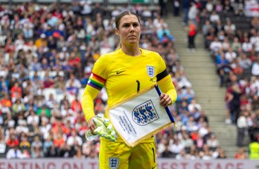 Mary Earps announces surprise England retirement