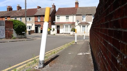 Royaume-Uni : des poteaux de rue transformés en cigarettes géantes