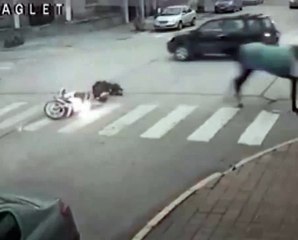 El "caballo prófugo": en medio de una persecución, salió al galope y casi provoca una tragedia