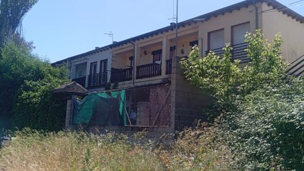 Una mujer muere acuchillada por un hombre para ser después tirada por un balcón en Cáceres