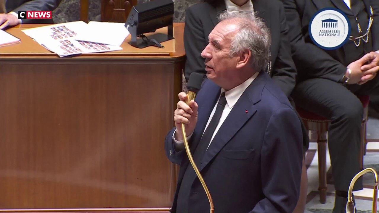 François Bayrou ouvre la voie à une TVA sociale