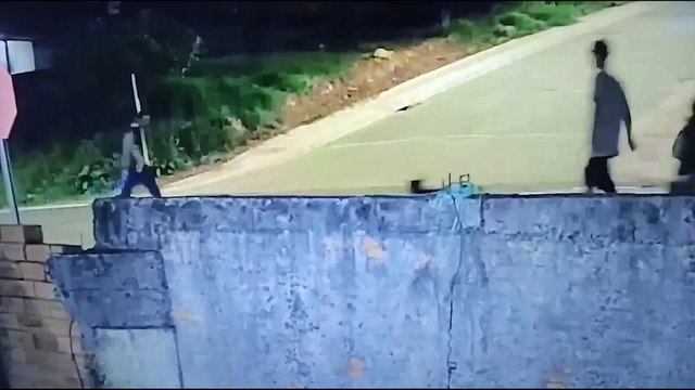 Imagens fortes: Vídeo mostra adolescente esfaqueando e matando homem em Ponta Grossa