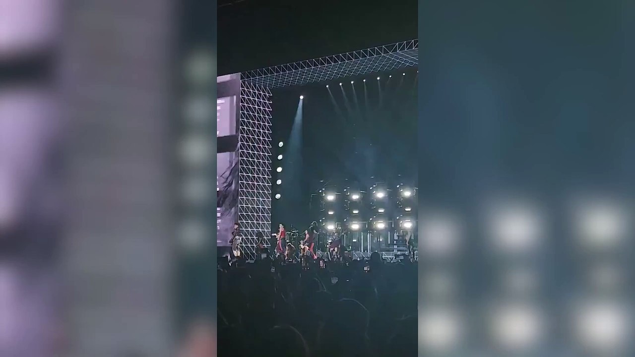 La pose de Lali Espósito durante la canción Fan...