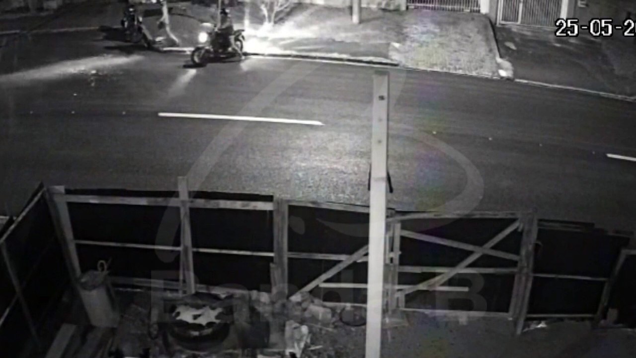 Vídeo mostra furto de moto avaliada em R$ 30 mi...