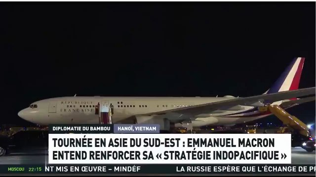 Emmanuel Macron se prend une petite baffe par sa femme Brigitte