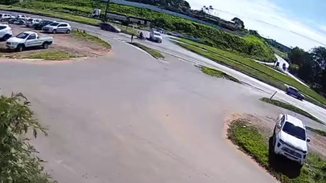 Vídeo mostra o grave acidente que matou motociclista colombiano na PR-323, em Umuarama