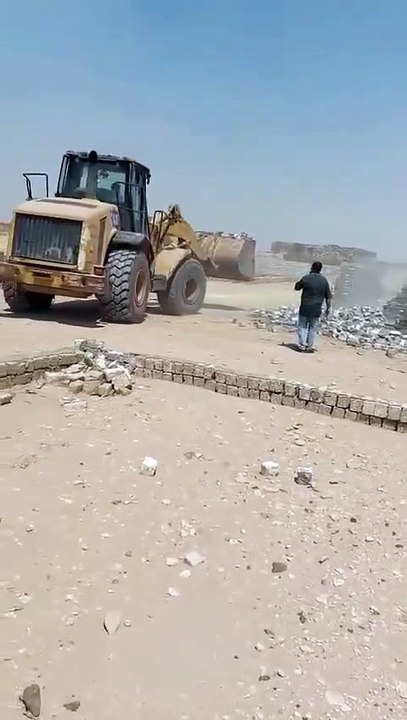 إزالة التعديات على أراضي أملاك الدولة والأراضي الزراعية بمدينة الصف