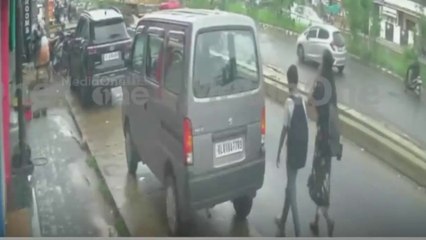 ഇടപ്പള്ളിയിൽ നിന്ന് കാണാതായ 13 കാരൻ നടന്നുപോകുന്ന CCTV ദൃശ്യങ്ങൾ| boy missing in kochi