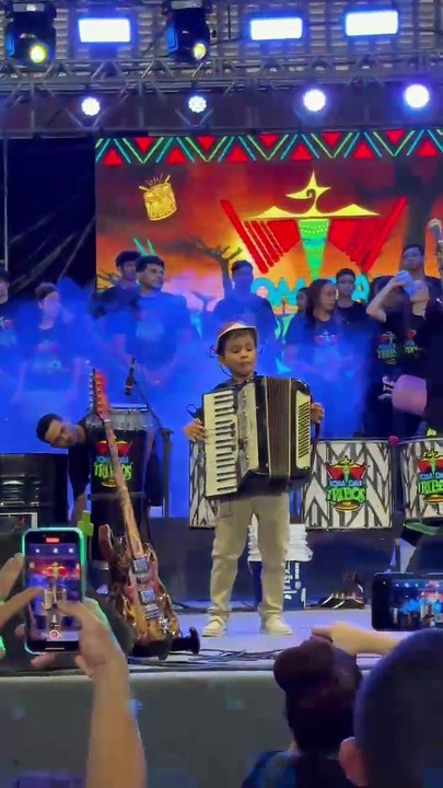 Fã de Luiz Gonzaga, cearense de 8 anos aprende a tocar sanfona em 3 meses