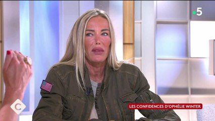 Ophélie Winter se confie sur son rapport à l’image : "Je me trouve horrible" (VIDÉO)