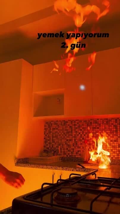 Pan Ignites Unexpectedly During Cooking, Flames Rising As Heat Takes Over