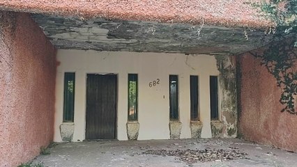 TINHA UMA CRIATURA SEM VIDA DENTRO DESTA CASA ABANDONADA