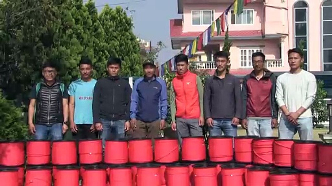 Monte Everest: dois recordes mundiais para alpinistas do Nepal