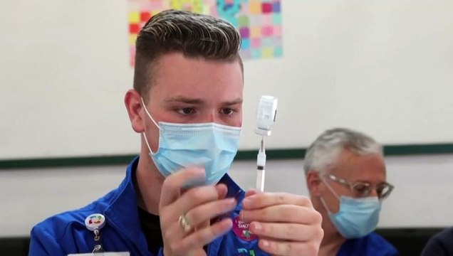 EUA deixam de recomendar vacinas contra a covid para crianças e grávidas