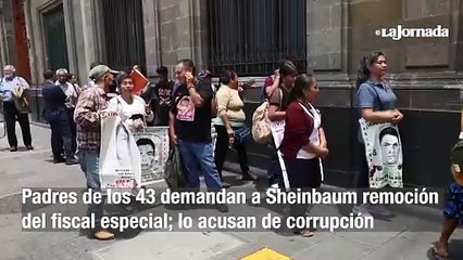 Padres de los 43 demandan a Sheinbaum remoción del fiscal especial
