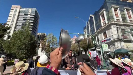 MILES de ADEPTOS de EVO MORALES salen a las CALLES en BOLIVIA pese a la PROHIBICIÓN