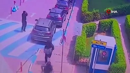 İstanbul'da güpegündüz milyonluk silahlı gasp kamerada