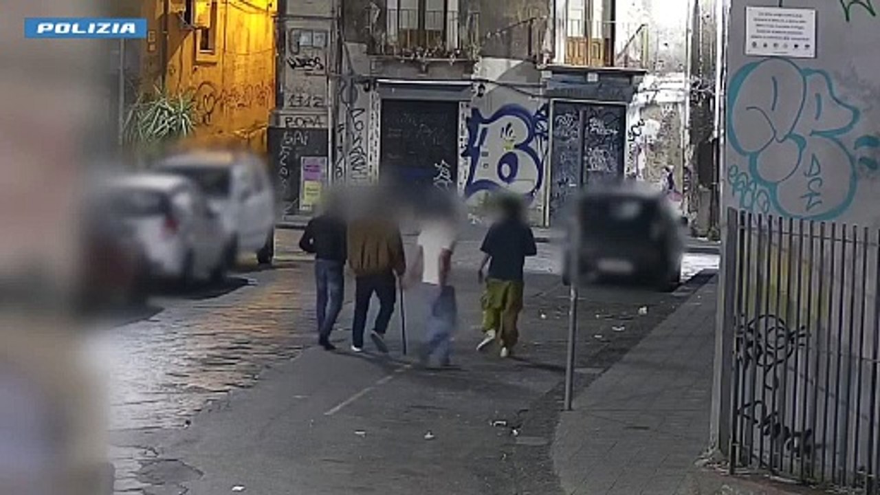 Catania: rapina violenta nella movida notturna
