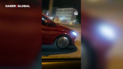 Maltepe'de trafik tartışmasında araca saldırı anı kamerada