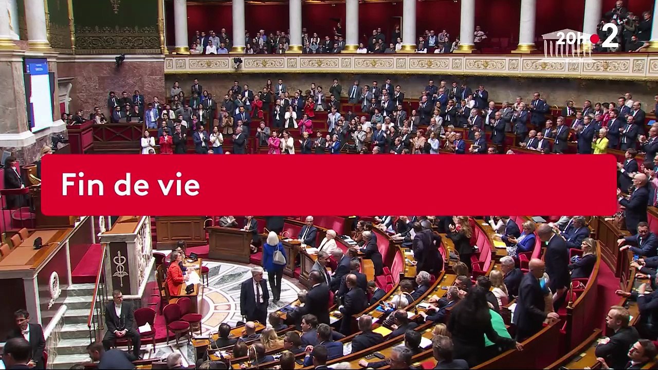 Anne-Sophie Lapix présente le "20 Heures" de France 2, le mardi 27 mai 2025.