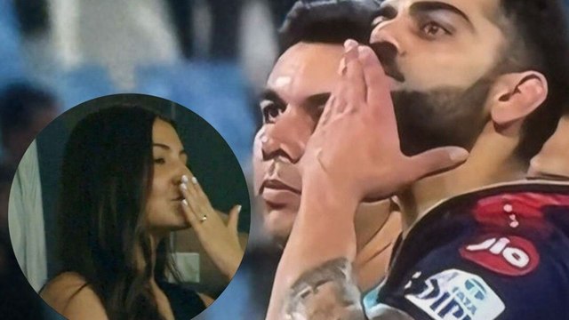 Virat Kohli ने Anushka Sharma को दी फ्लाइंग KISS