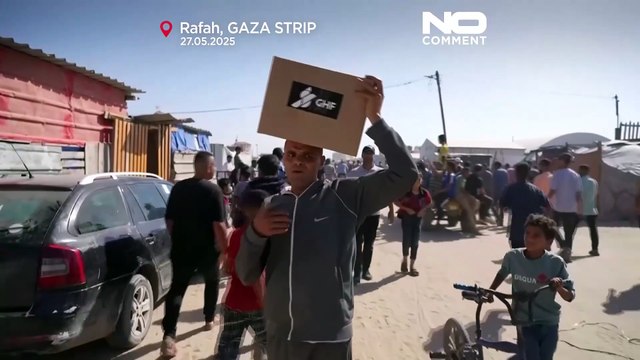 Milhares de pessoas reúnem-se em novo centro de ajuda de Rafah