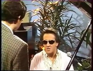 Johnny Hallyday – Reportage “Conseil de Famille” avec Gilbert Montagné (Zénith, Canal+, 20 Décembre 1985)