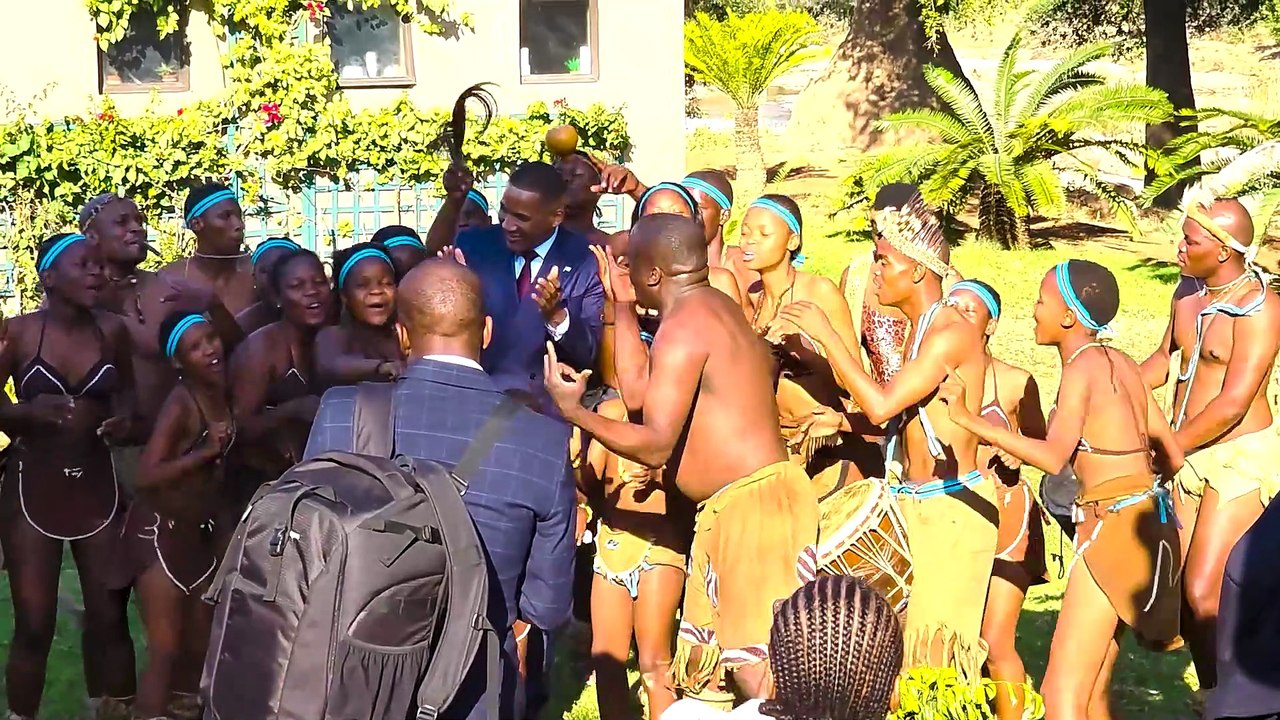 Botswanas Präsident eröffnet neue Luxuslodge eines deutschen Unternehmerpaares