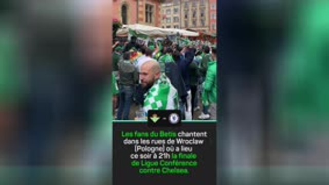 Ligue Europa Conférence - Les fans du Betis chantent avant d'aller au stade !