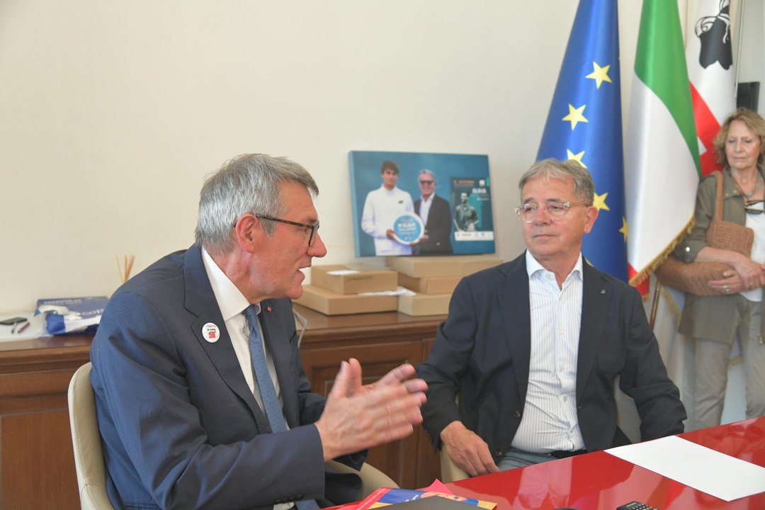 Referendum, il leader della Cgil Maurizio Landini a Olbia: ?Basta precariet?. Poi l'incontro con il sindaco Nizzi