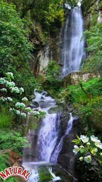 Beautiful scenery travel around the mountains and rivers to enjoy scenery