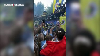 Fenerbahçe Beko Başantrenörü Sarunas Jasikevicius'u kutlamalarda sevinçten çılgına çeviren olay: Karşılıklı kalp işaretleri yaptılar