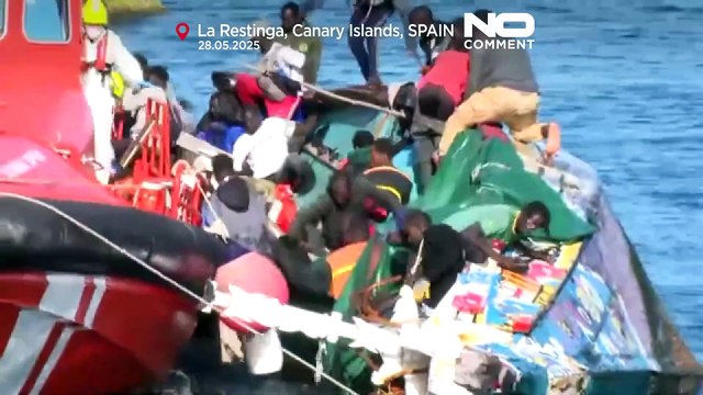 NO COMMENT: Así fue el trágico vuelco de un cayuco con 150 inmigrantes a bordo que deja 7 muertos