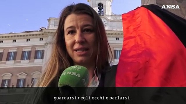 Medio Oriente, bandiera della Palestina davanti a Montecitorio