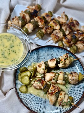 Brochettes de poulet aux cornichons
