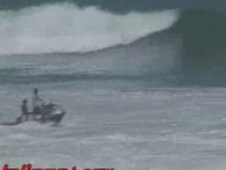 Backside attack @ Uluwatu #2 10th may 08
