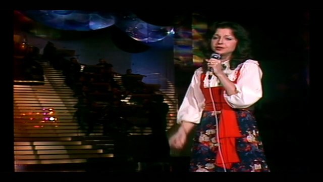 VICKY LEANDROS — SUR LA LUNE, IL N’Y A PAS DE ROSES – (Didier Barbelivien / Leo Lenadros, Klaus Munro) ～ Musique and Music (6 mars 1977) | LES JOLIES DEMOISELLES DE LA CHANSON FRANÇAISE DES ANNÉES 70 | VOLUME 1